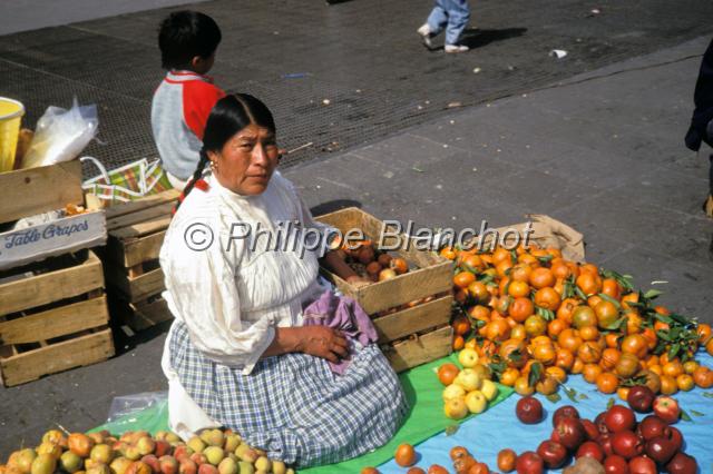 mexique 14.JPG - Indienne, marchande de fruitsMexico, Mexique